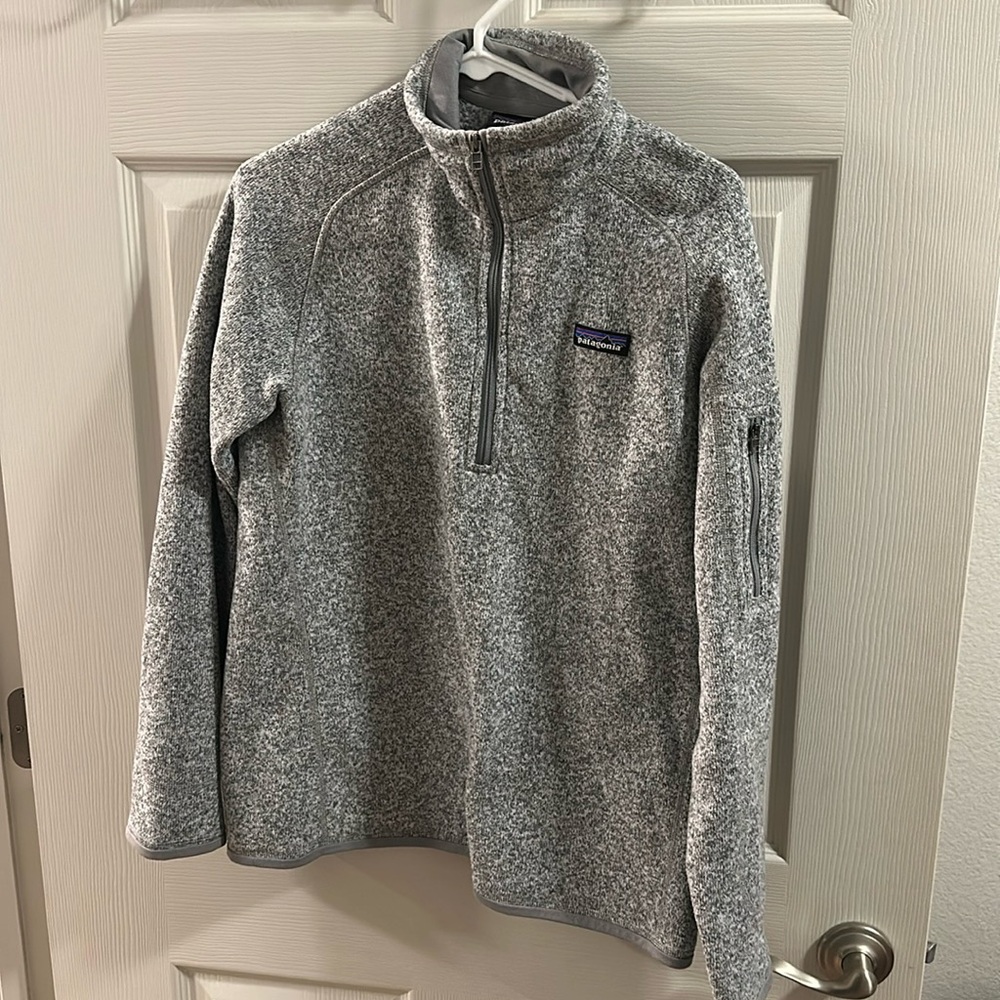 Women’s gray Patagonia quarter zip